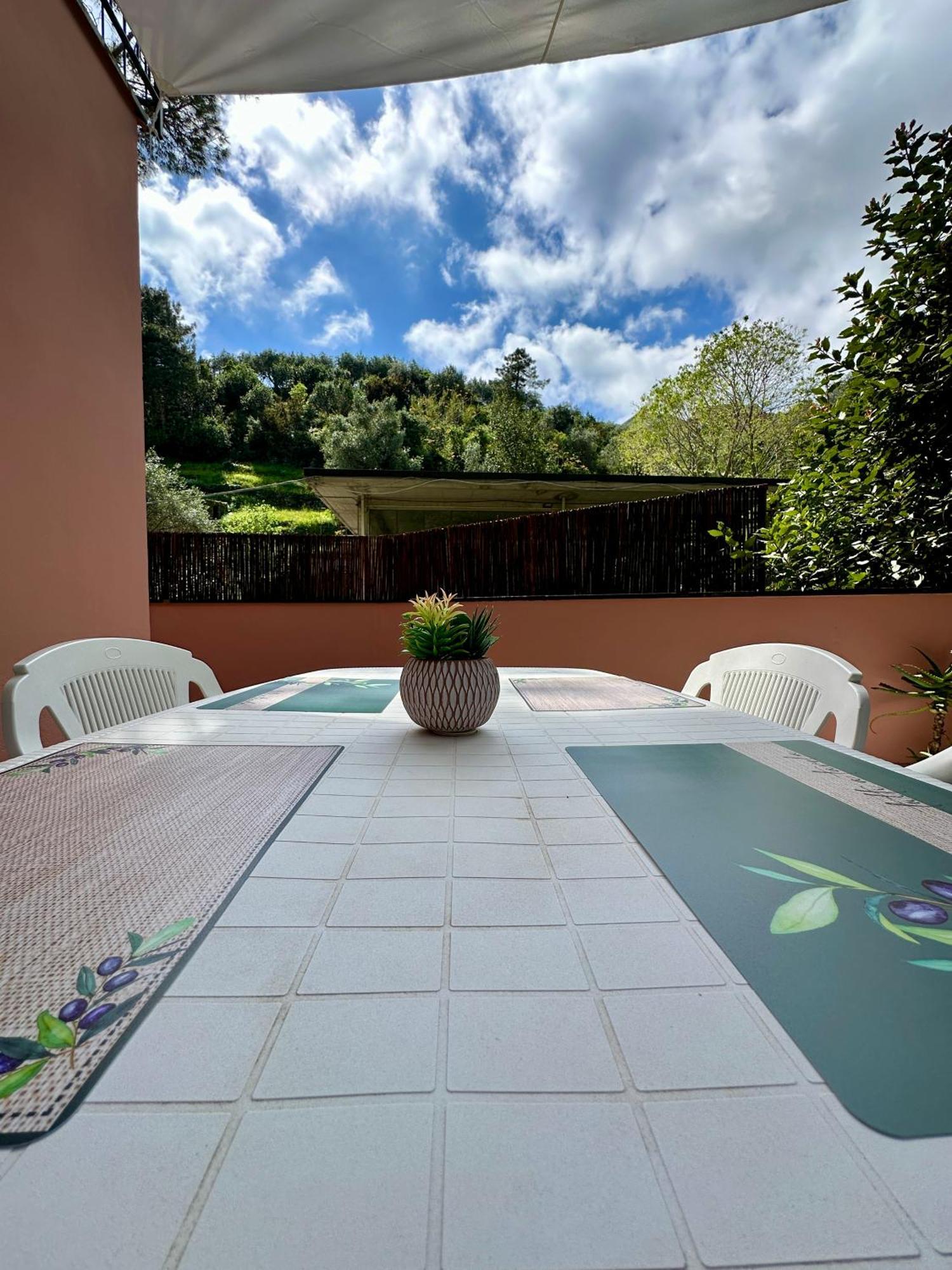 Terrace & Parking - Holiday Home Near Fegina Beach Monterosso al Mare Luaran gambar