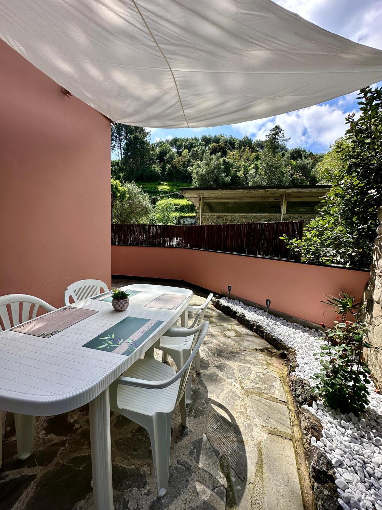 Terrace & Parking - Holiday Home Near Fegina Beach Monterosso al Mare Luaran gambar