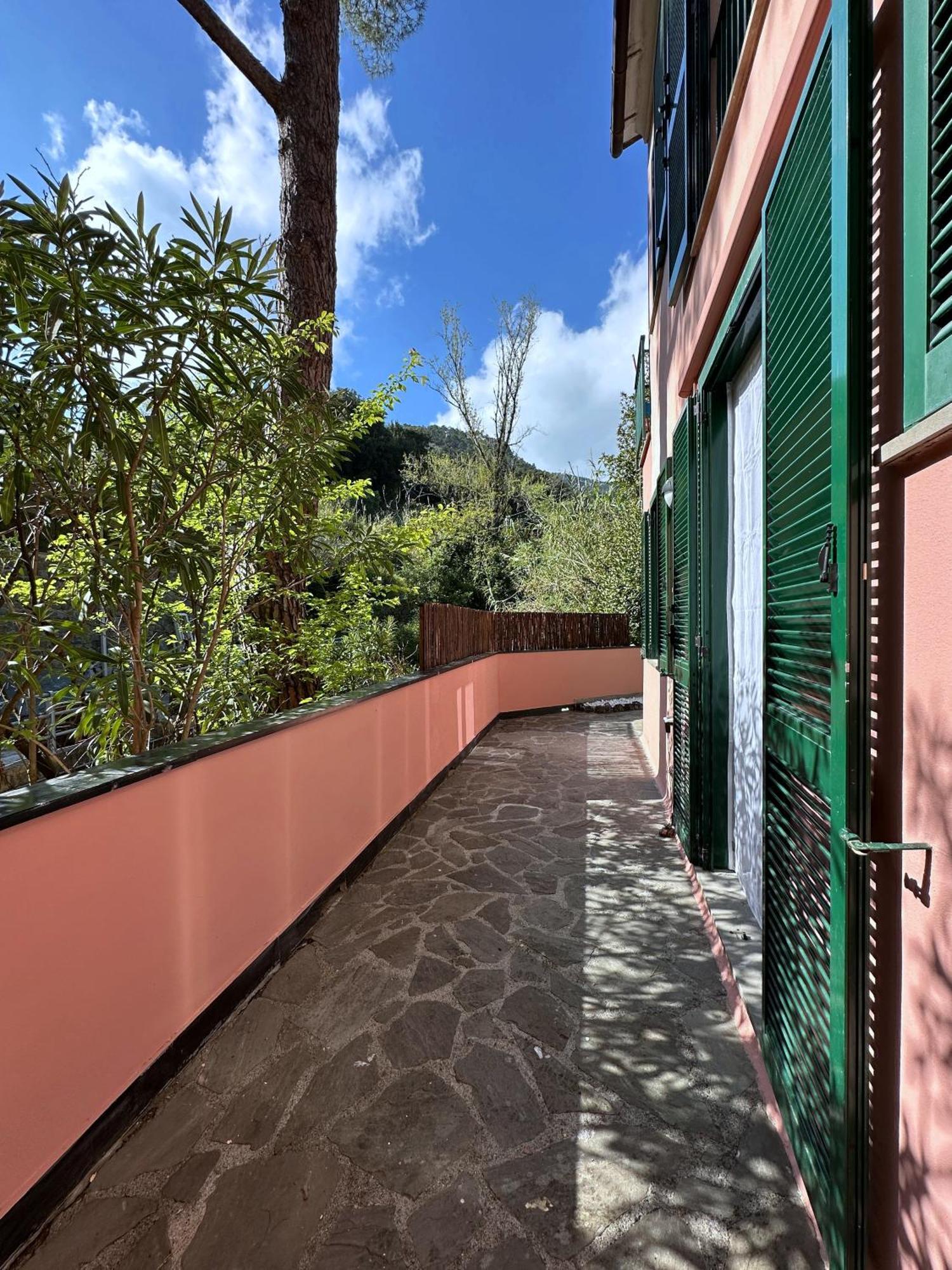 Terrace & Parking - Holiday Home Near Fegina Beach Monterosso al Mare Luaran gambar